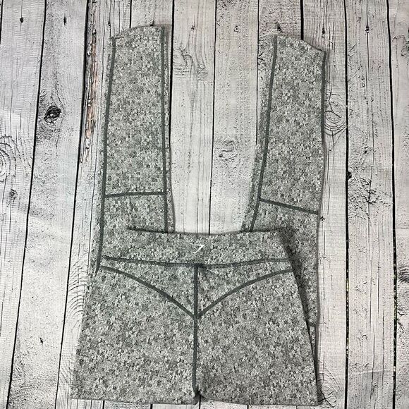 GYMSHARK Dry Moisture Management Fleur Leggings - Picture 2 of 5